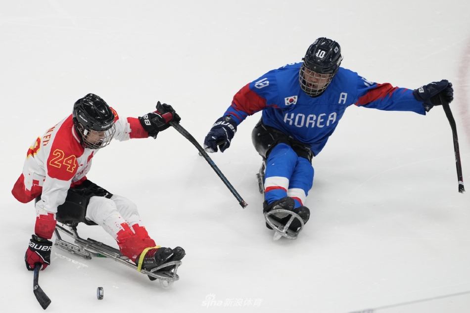冬残奥会中国冰球队夺得铜牌