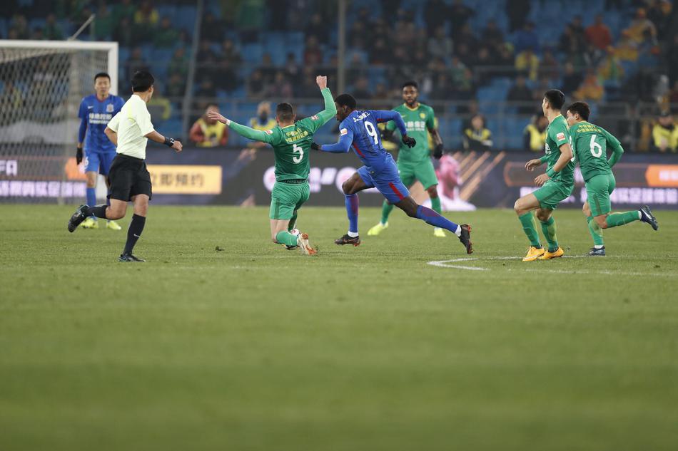 新浪直击北京国安3-1上海申花