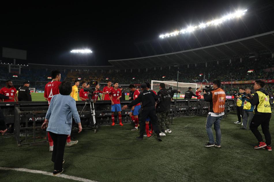 新浪直击北京国安2-1河南建业