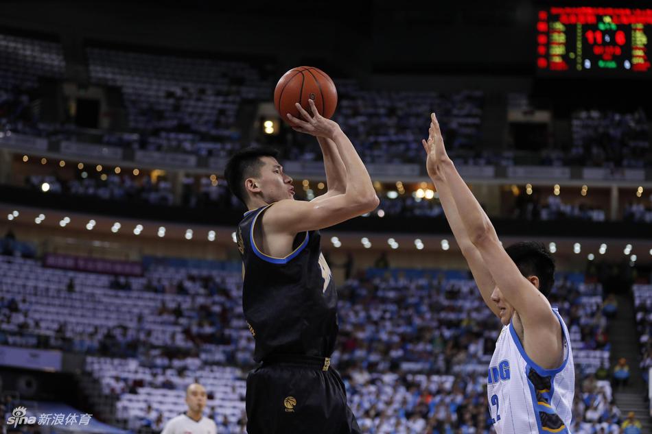 新浪直击:季后赛G1北京1-0上海