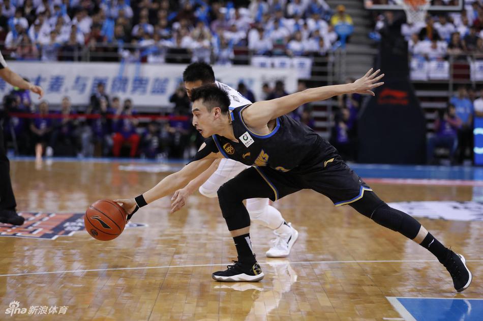 新浪直击:季后赛G1北京1-0上海