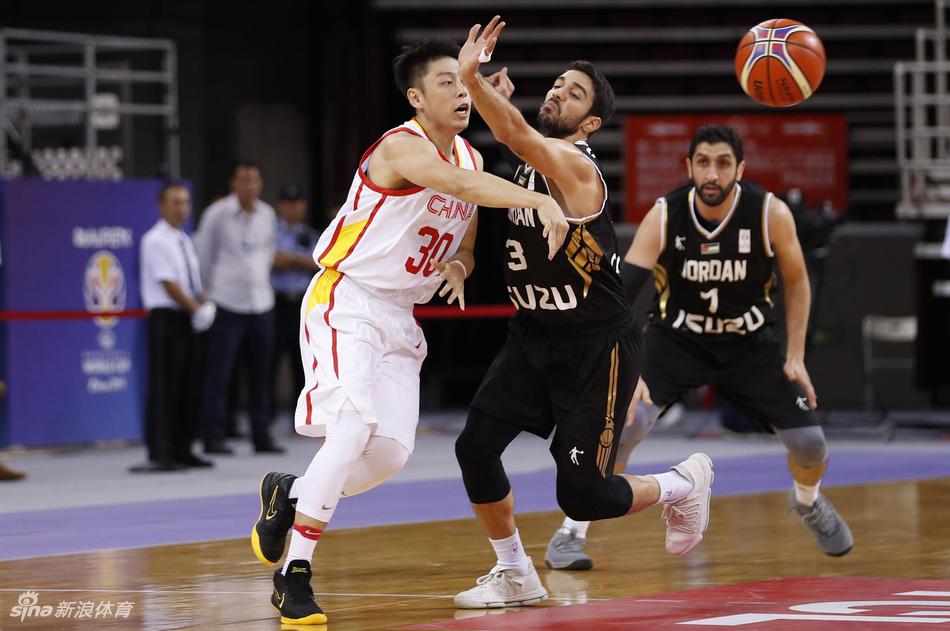 男篮世预赛:中国男篮88-79约旦