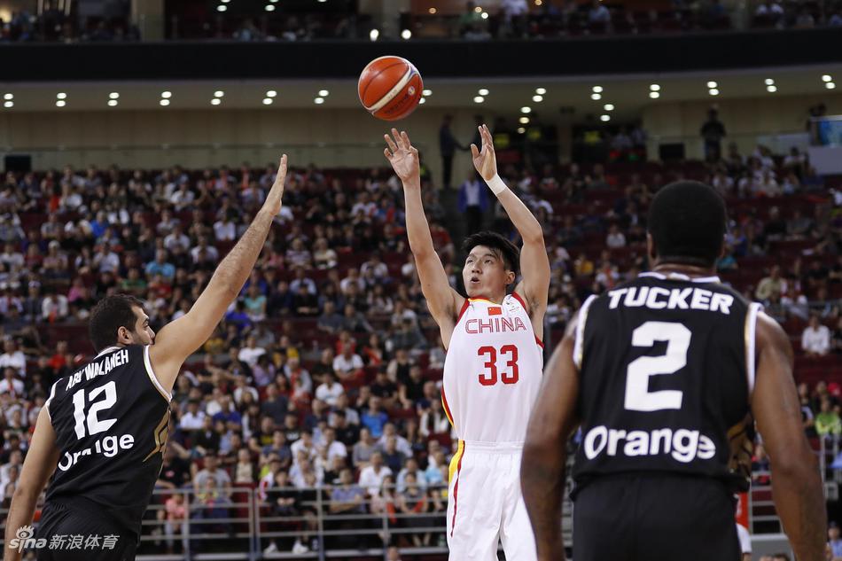 男篮世预赛:中国男篮88-79约旦
