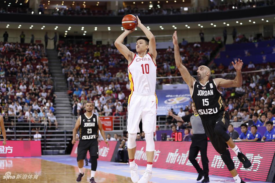 男篮世预赛:中国男篮88-79约旦
