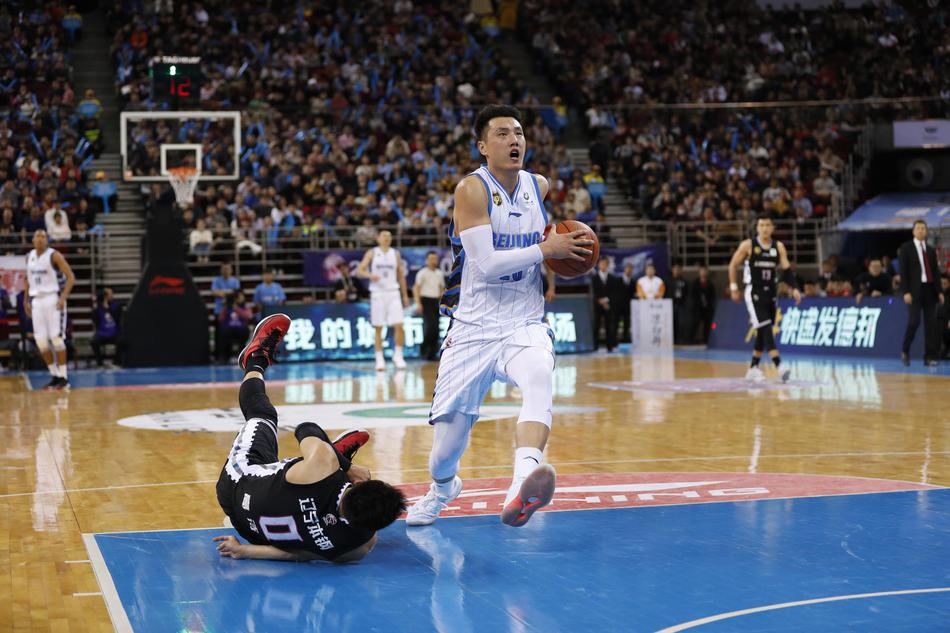 新浪直击CBA第27轮:北京86-89辽宁