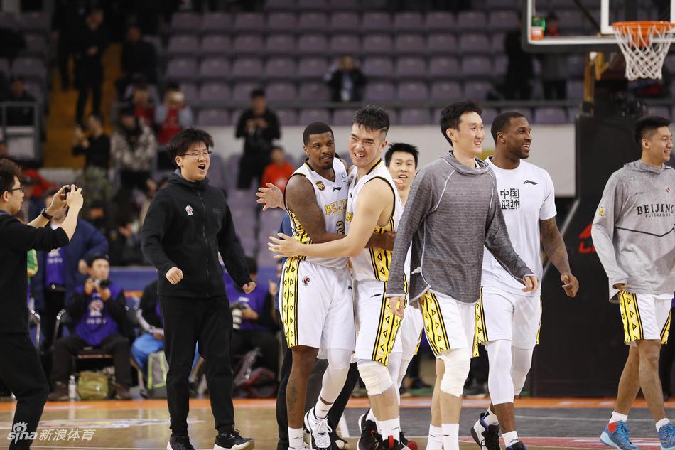 新浪直击CBA第40轮:北控104-102北京