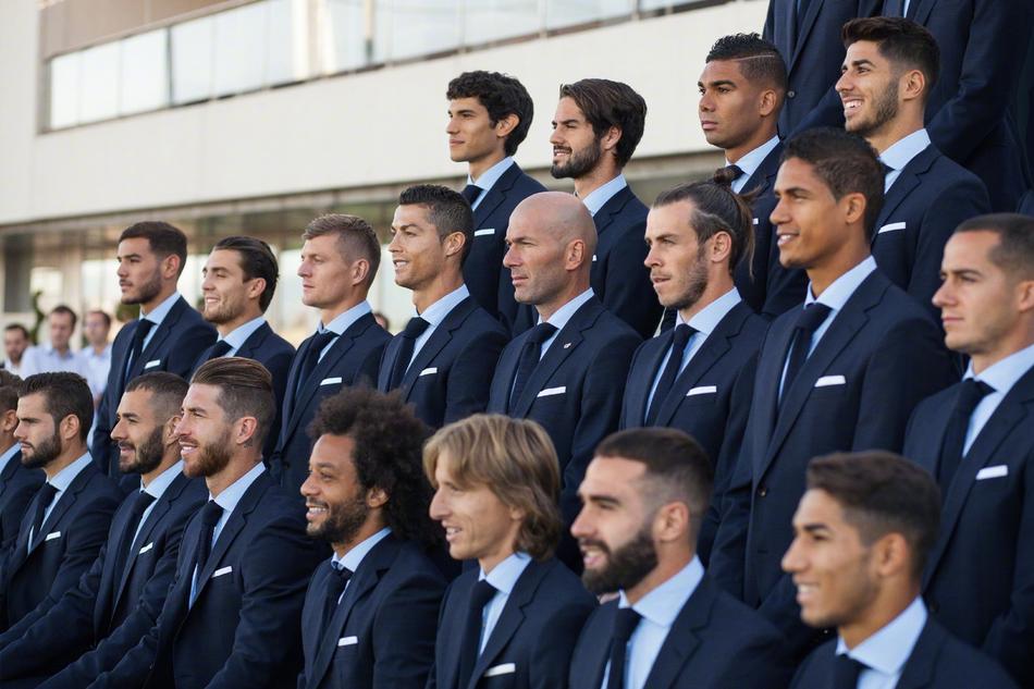 皇马球星变身西装男神