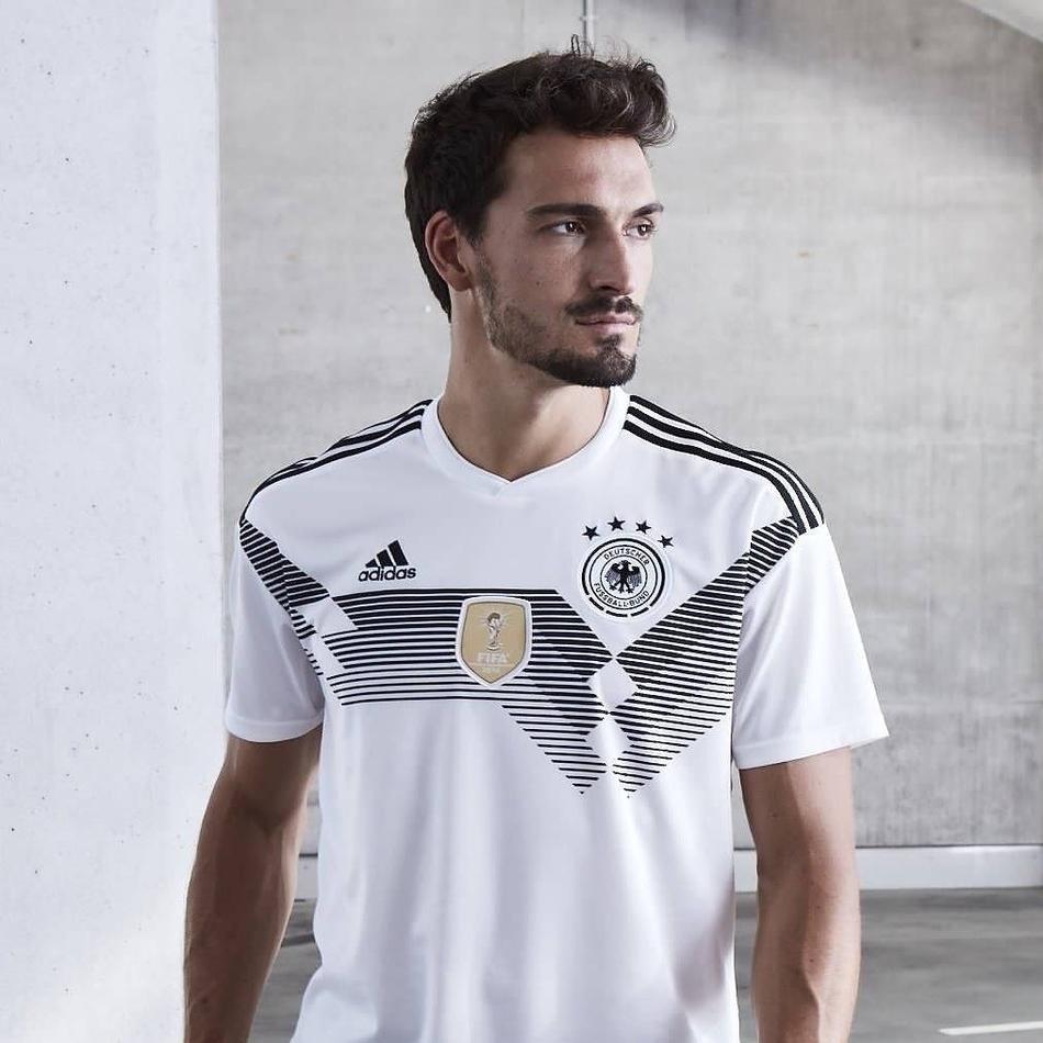 德国队发布世界杯新球衣