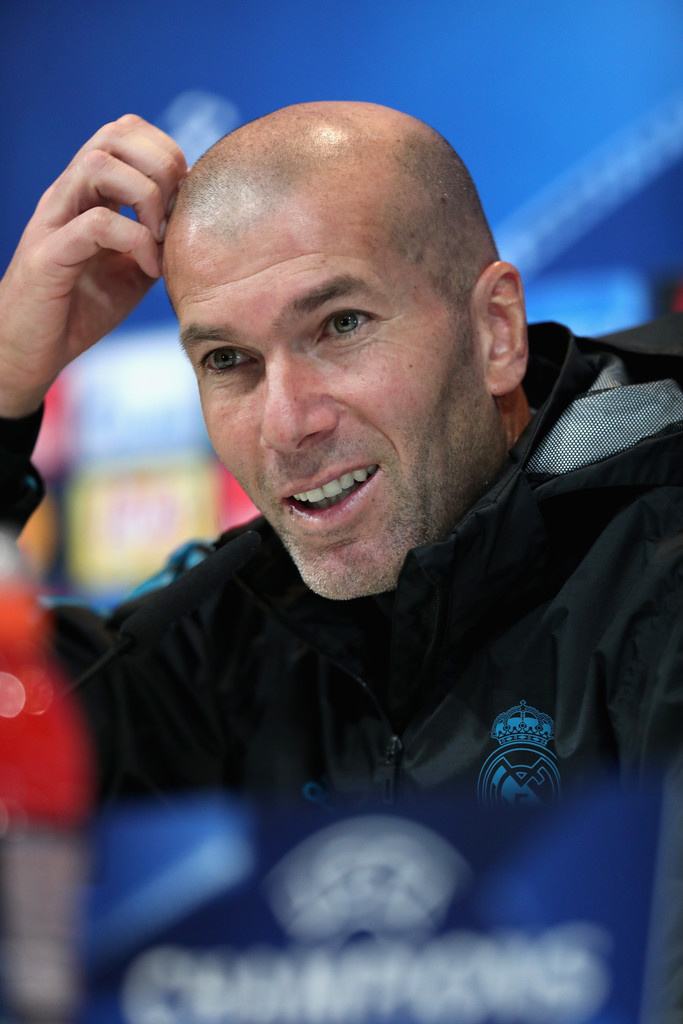 齐达内出席赛前新闻发布会