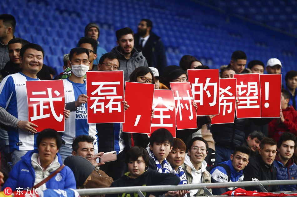 武磊亮相西班牙人主场秀球技