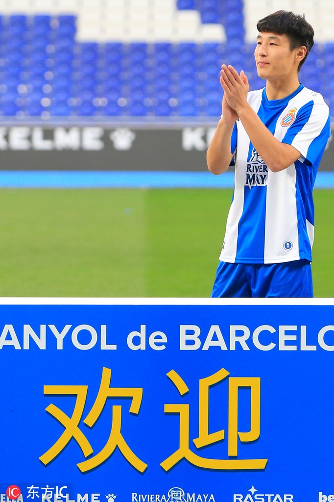 武磊亮相西班牙人主场秀球技