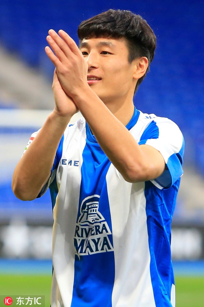 武磊亮相西班牙人主场秀球技