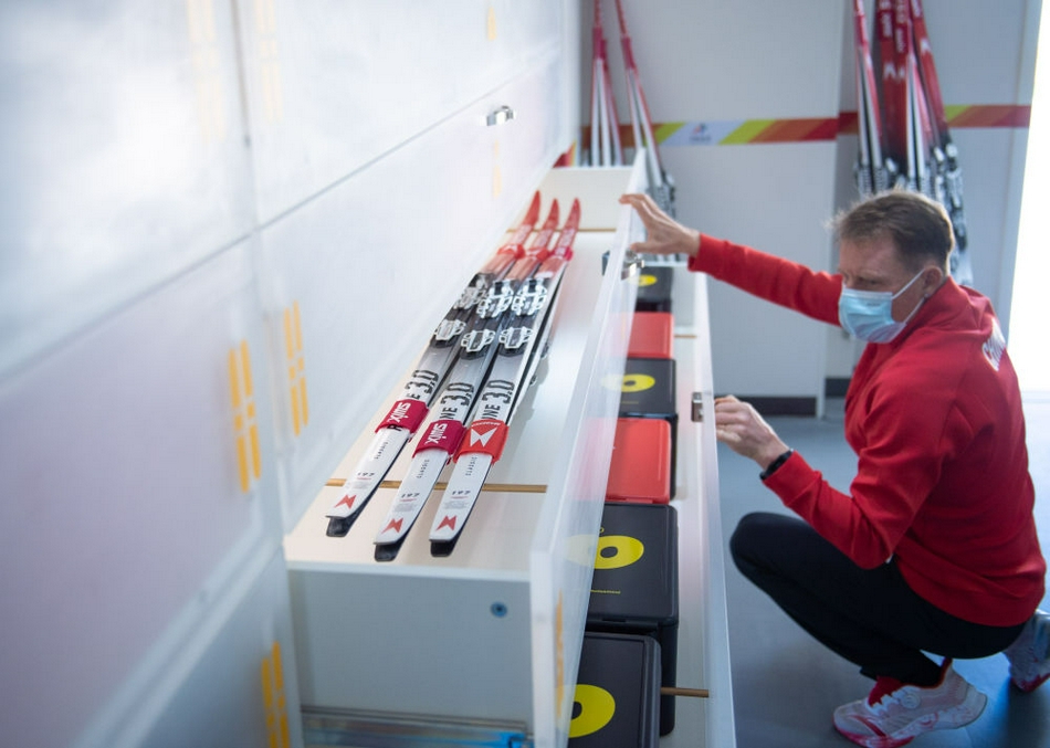 国产雪蜡车交付国家体育总局