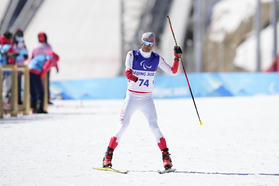 新浪直击冬残奥会冬季两项越野滑雪比赛
