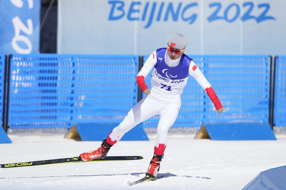 新浪直击冬残奥会冬季两项越野滑雪比赛