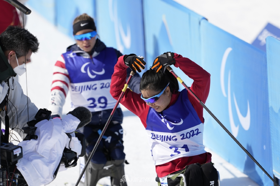 杨洪琼夺冬残奥越野滑雪金牌