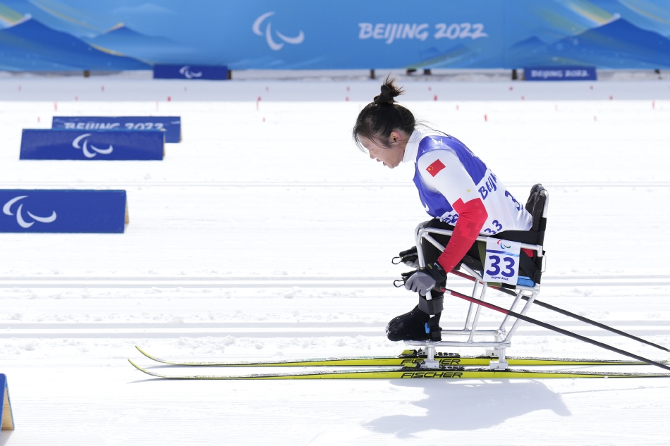 杨洪琼夺冬残奥越野滑雪金牌