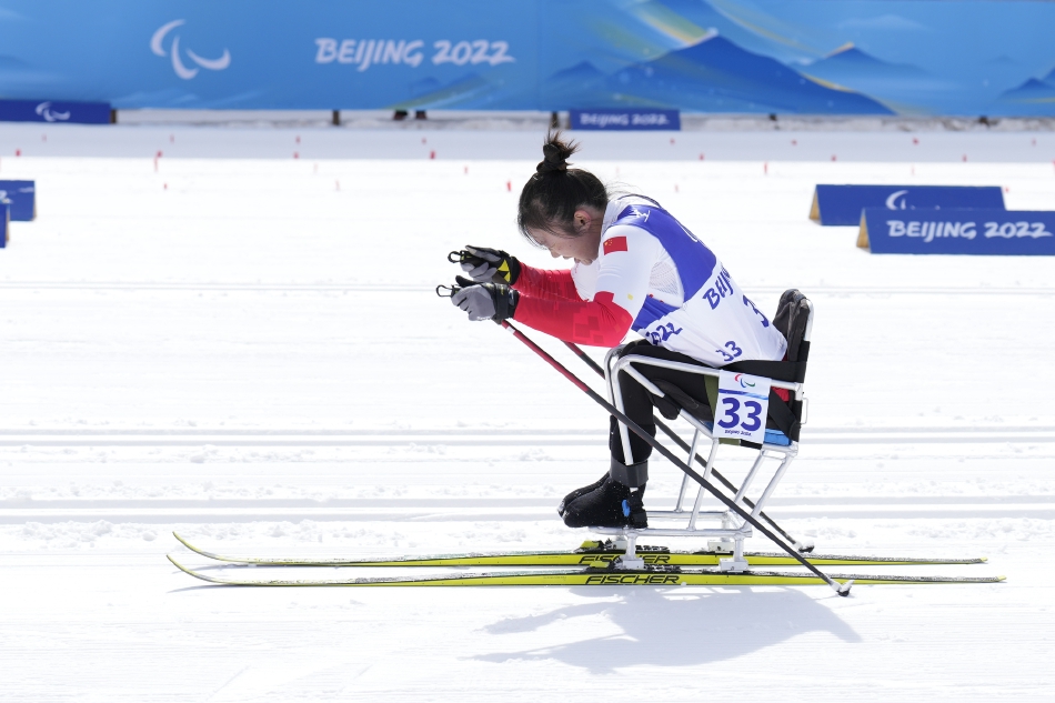 杨洪琼夺冬残奥越野滑雪金牌