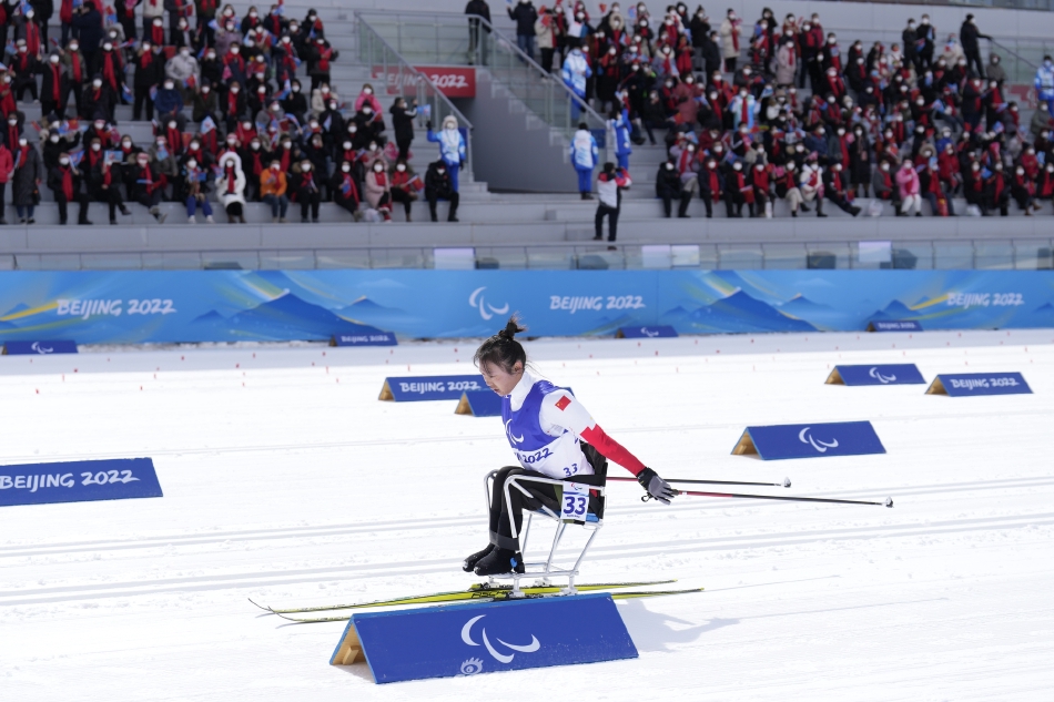 杨洪琼夺冬残奥越野滑雪金牌