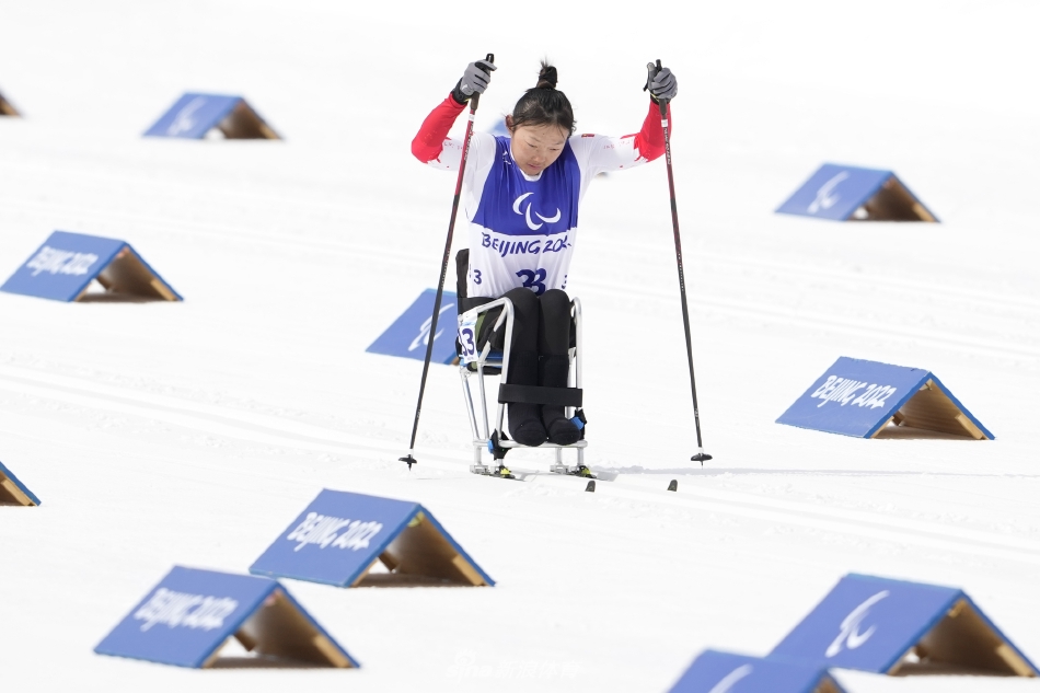 杨洪琼夺冬残奥越野滑雪金牌
