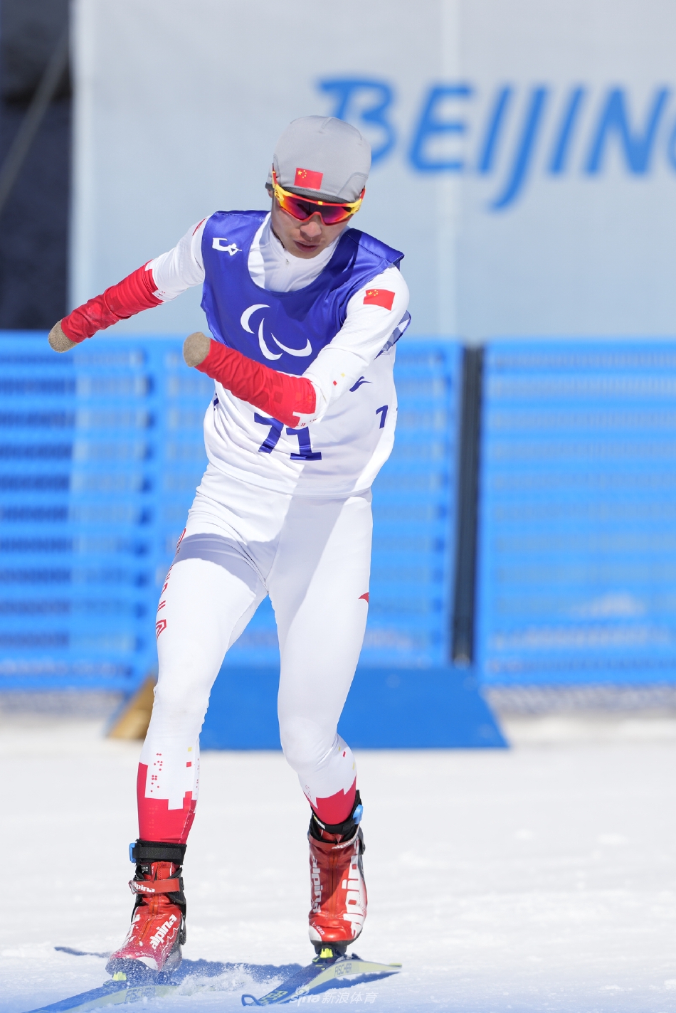 新浪直击冬残奥会冬季两项越野滑雪比赛