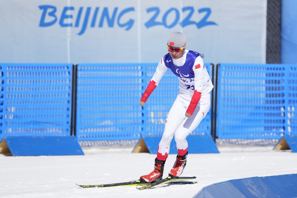 新浪直击冬残奥会冬季两项越野滑雪比赛