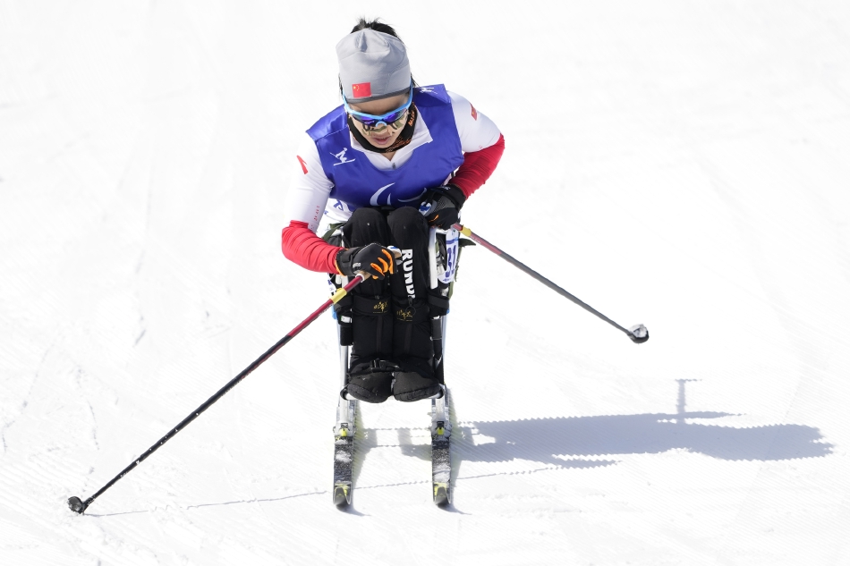杨洪琼夺冬残奥越野滑雪金牌