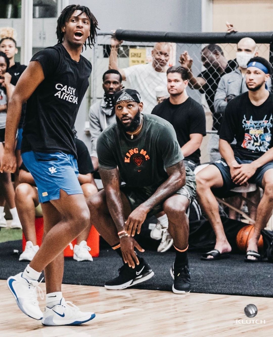 詹姆斯与西蒙斯在LA合练