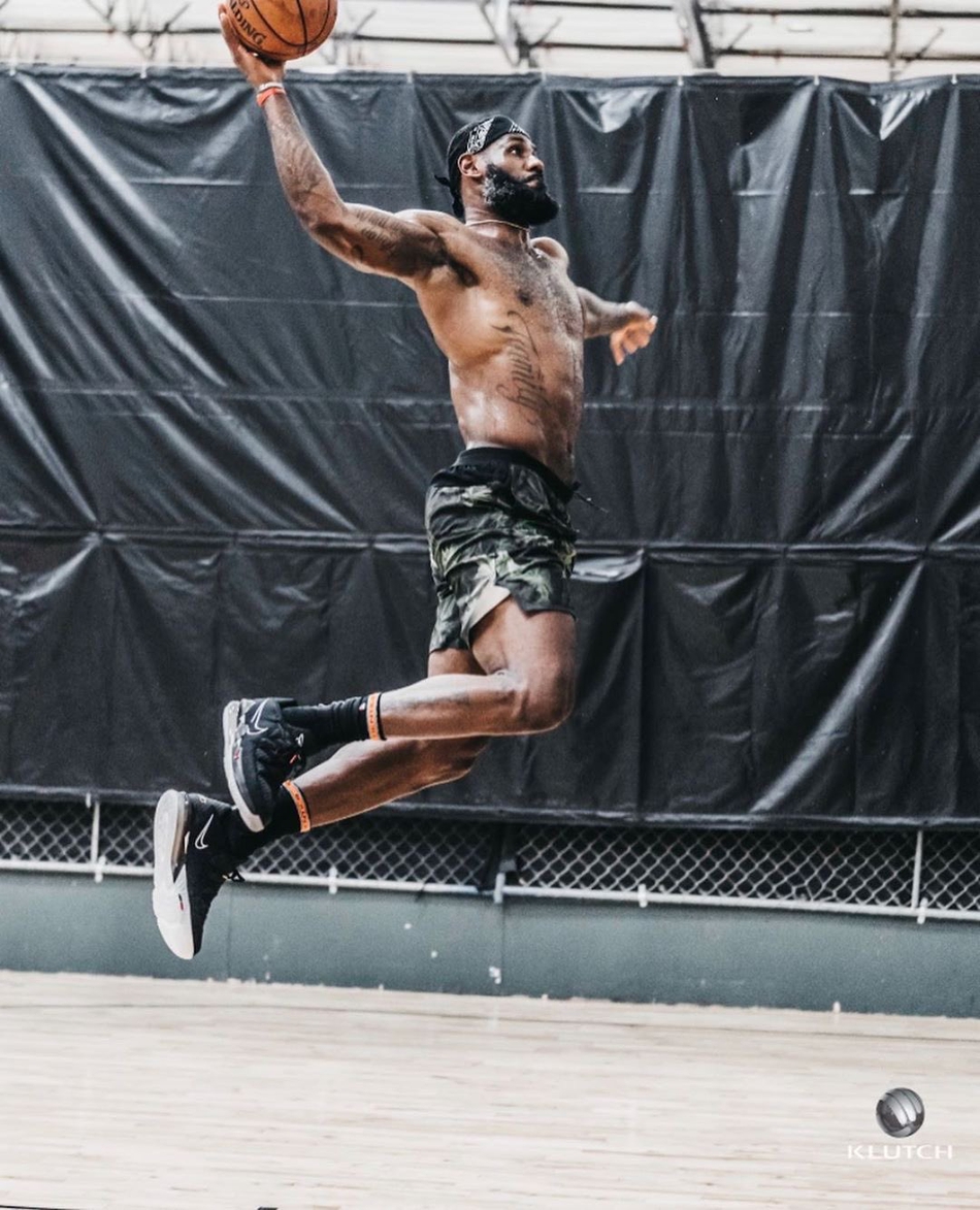 詹姆斯与西蒙斯在LA合练