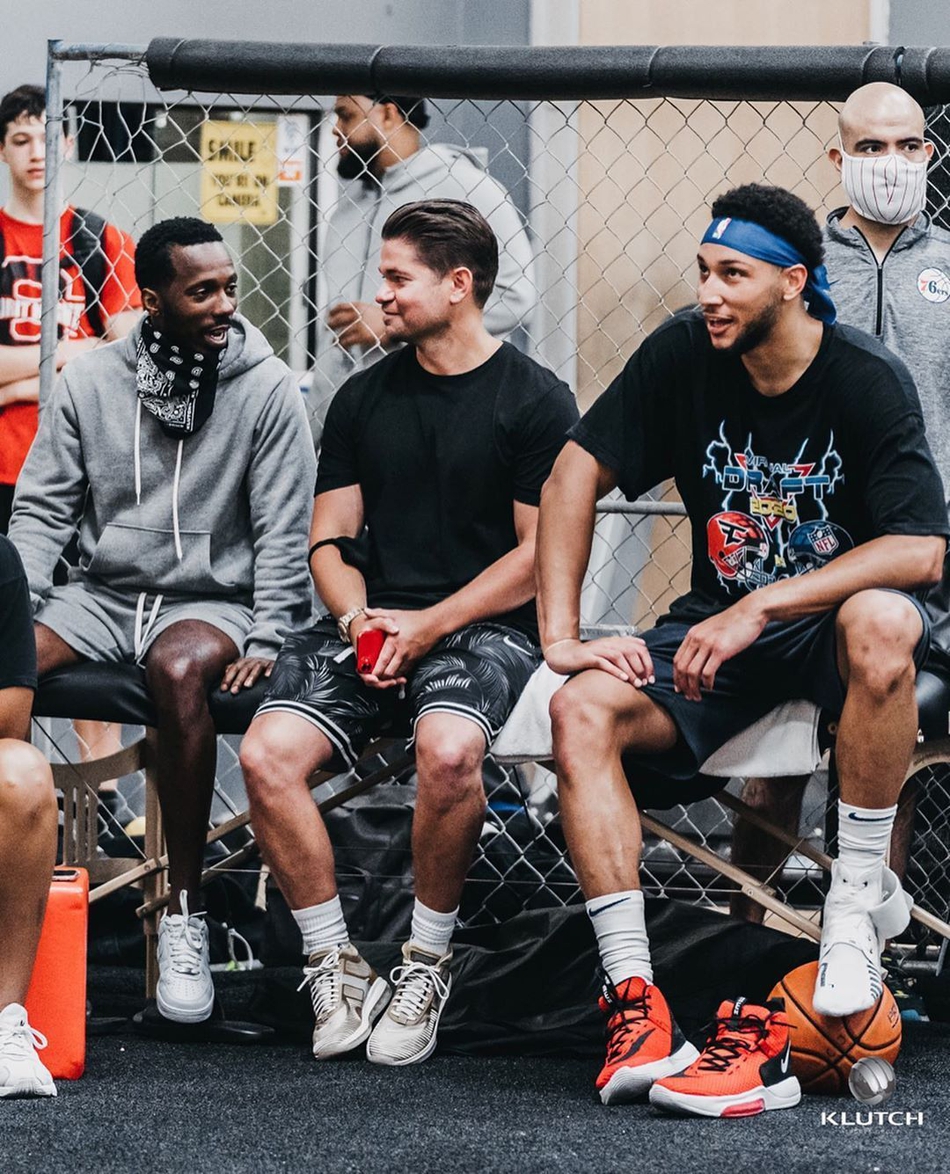 詹姆斯与西蒙斯在LA合练