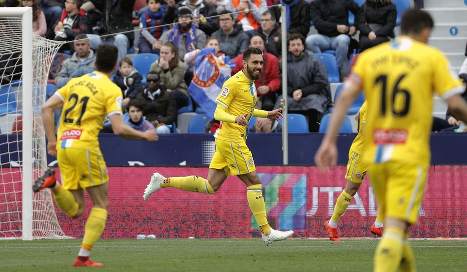 伊格莱西亚斯庆祝破门