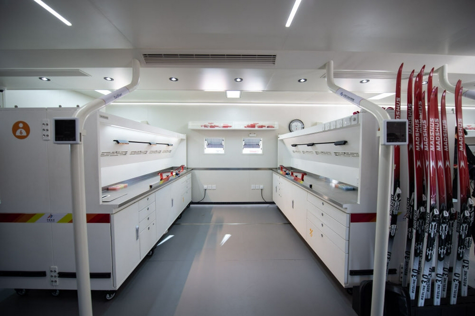 国产雪蜡车交付国家体育总局