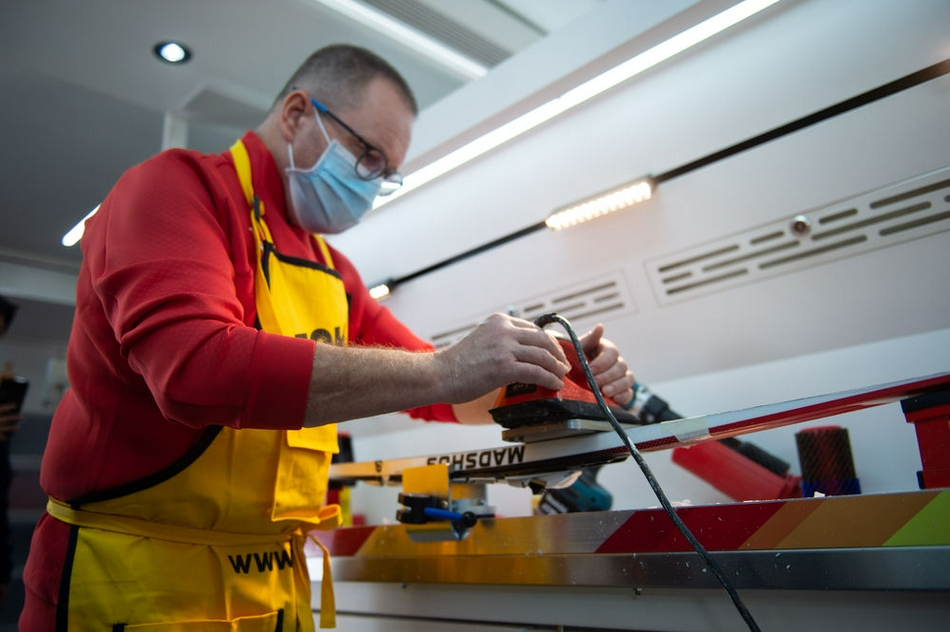 国产雪蜡车交付国家体育总局