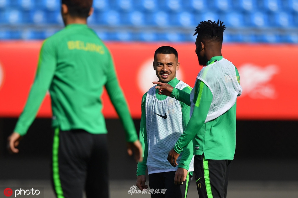 国安备战训练-李可 巴坎布