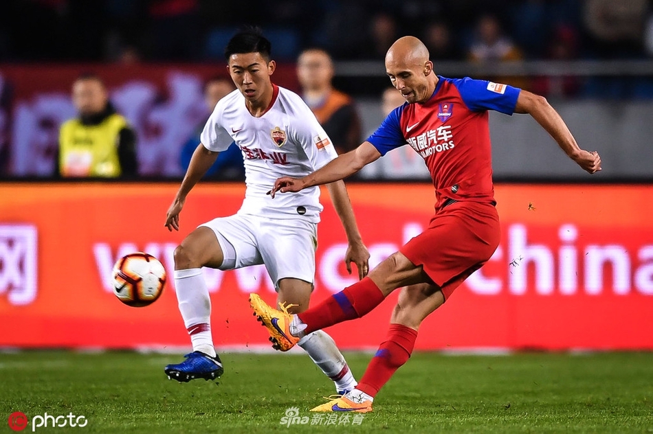 周鑫防守阿德里安