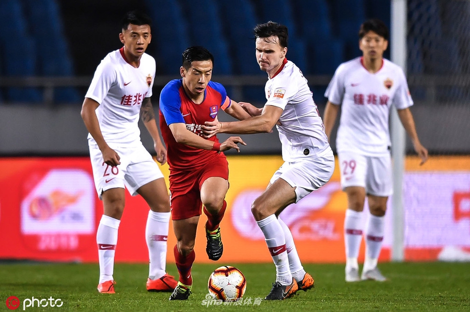 塞尔纳斯防守丁捷、