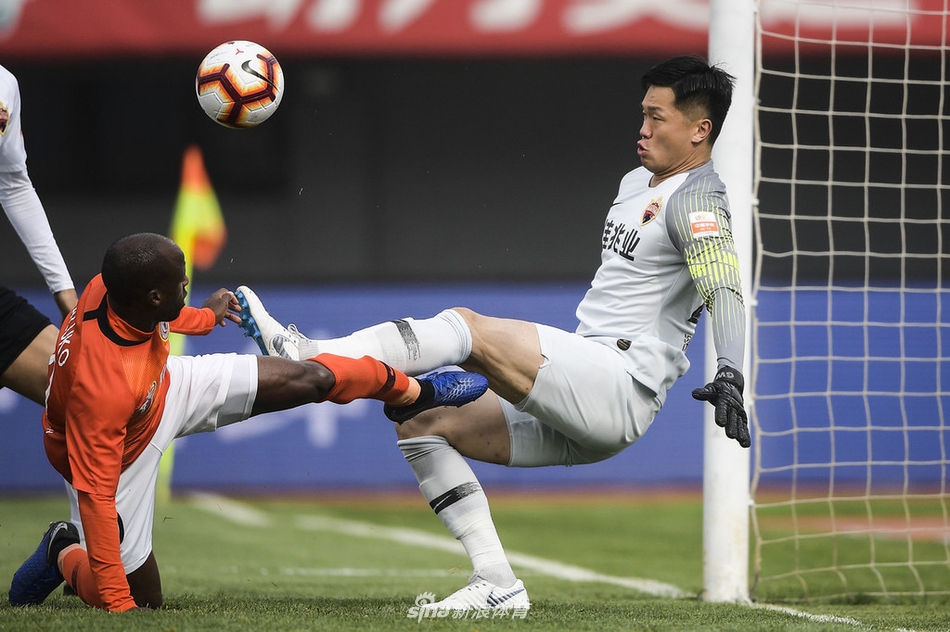 阿卢科冲击国威