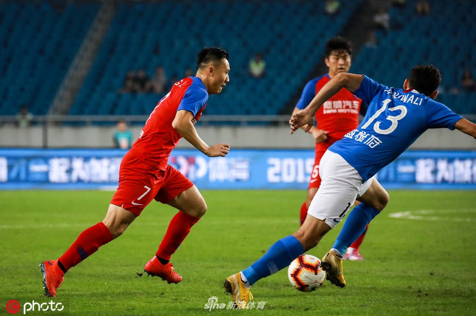 阿布都外力防守冯劲