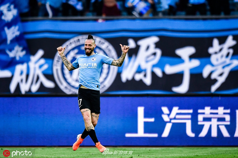 哈姆西克庆祝进球