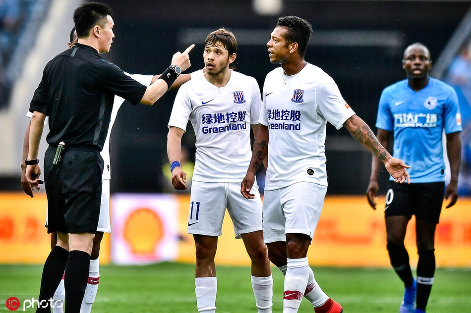 主裁判关星警告瓜林