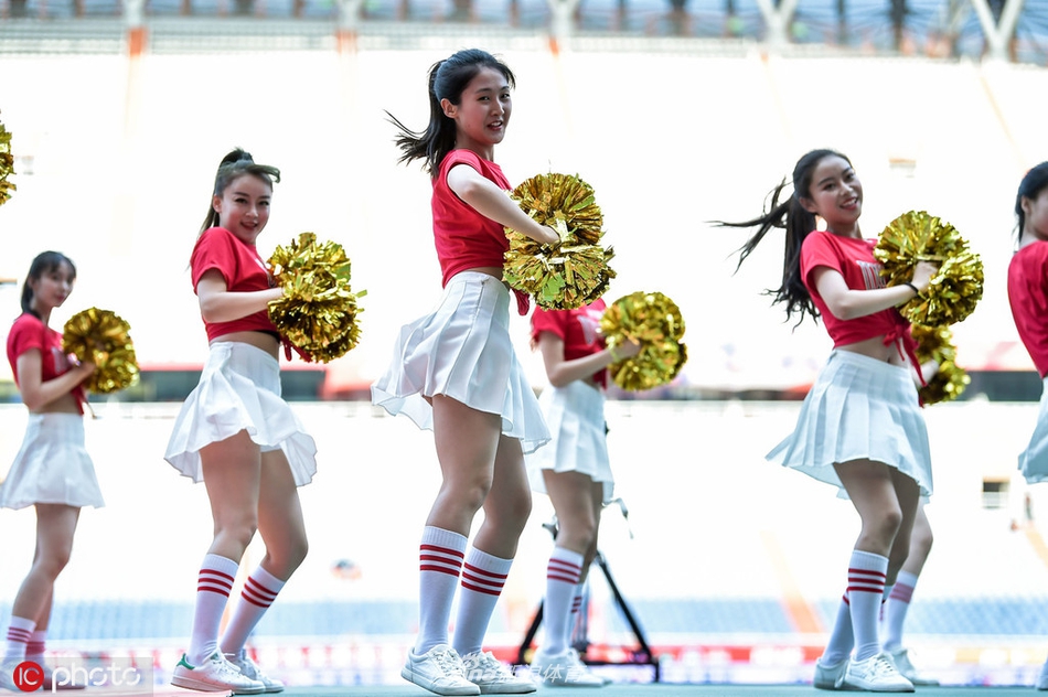 呼之欲出!美女啦啦队激情热舞