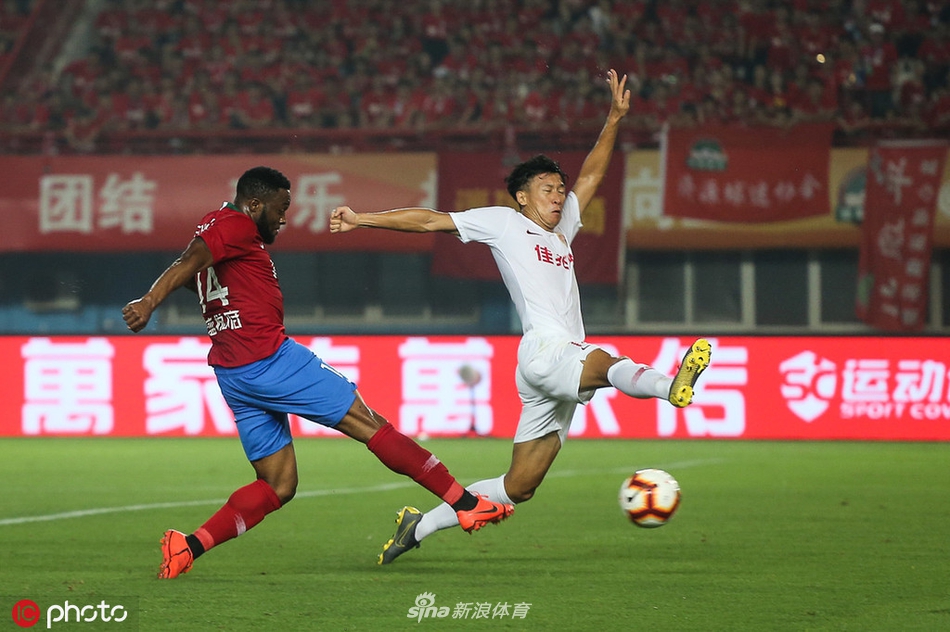 奥汗德扎射门被堵