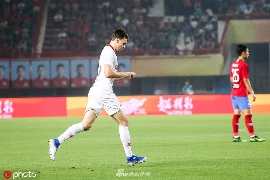 塞尔纳斯看小纸条