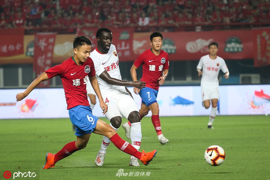 冯卓毅被姆本格抢断