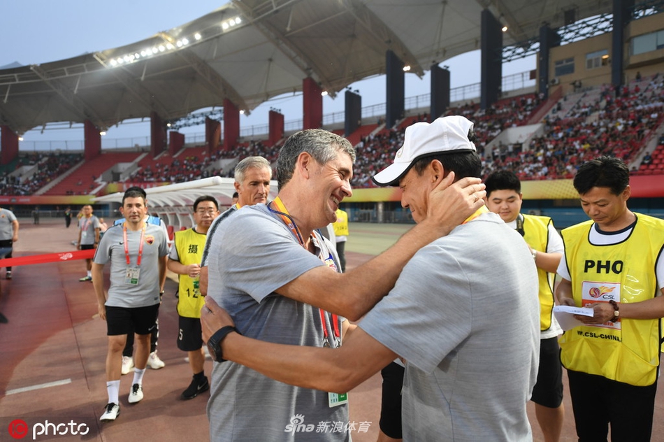 卡罗王宝山寒暄