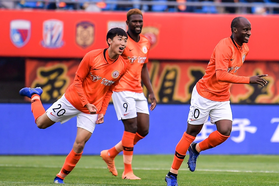 曹永竞阿卢科迪奥普庆祝进球