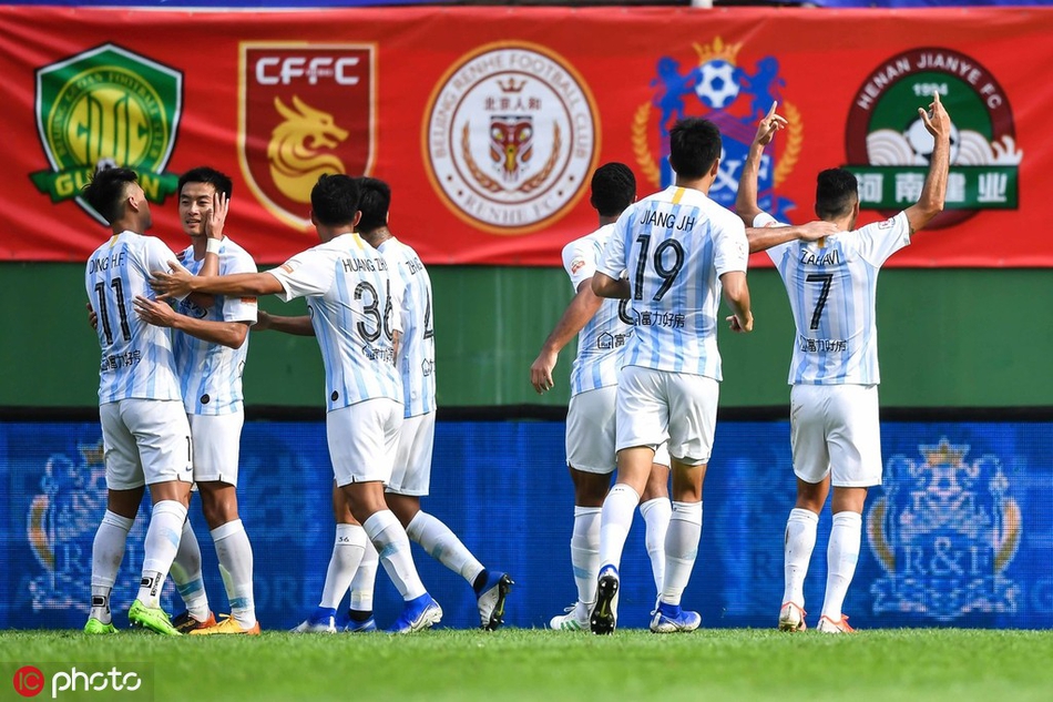 富力庆祝扎哈维进球