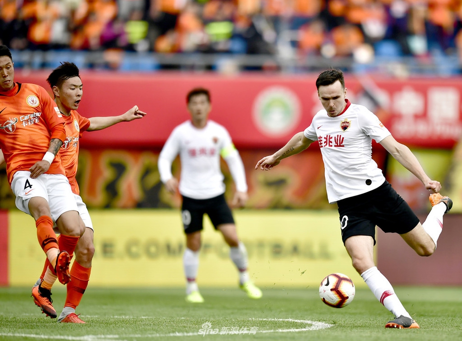 塞尔纳斯射门瞬间