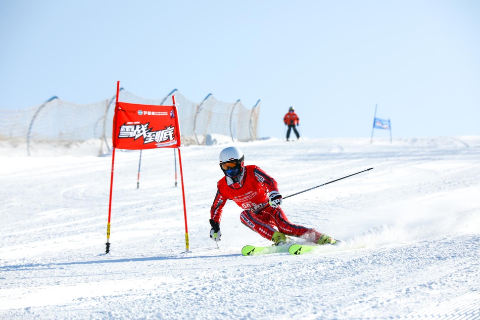 新浪杯高山滑雪公开赛梦都美站双板激战瞬间
