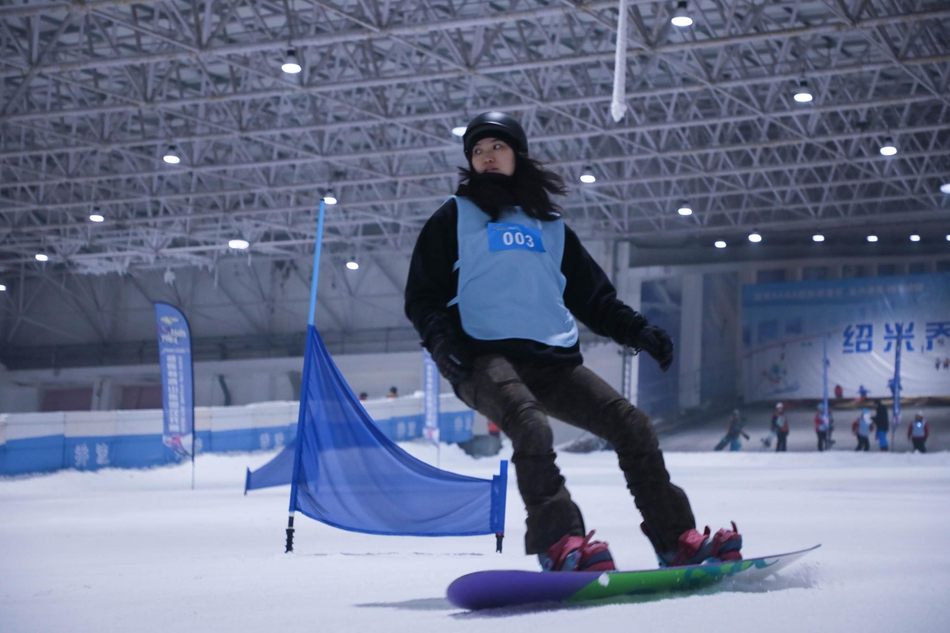新浪杯高山滑雪公开赛绍兴乔波站比赛精彩瞬间